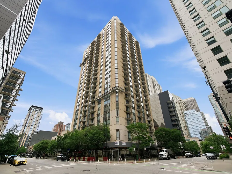 70 W Huron St #502