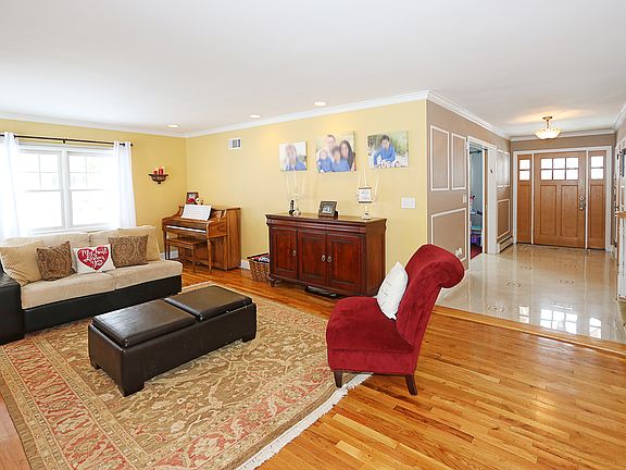 3rd image of 85 Fern Dr