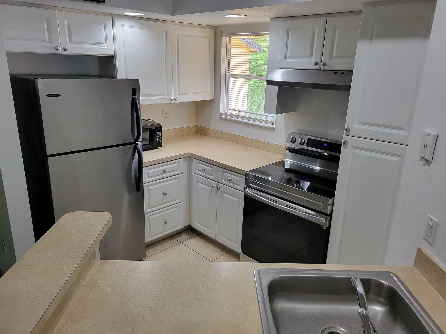 4512 Commander Dr — Photo 4