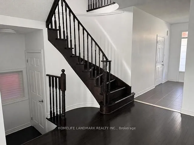 37 Napanee St — Photo 2