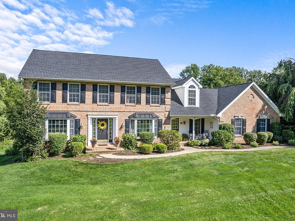 1st image of 133 Fox Hill Dr
