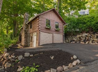 2 Alps Ln, Lake Hopatcong, NJ 07849