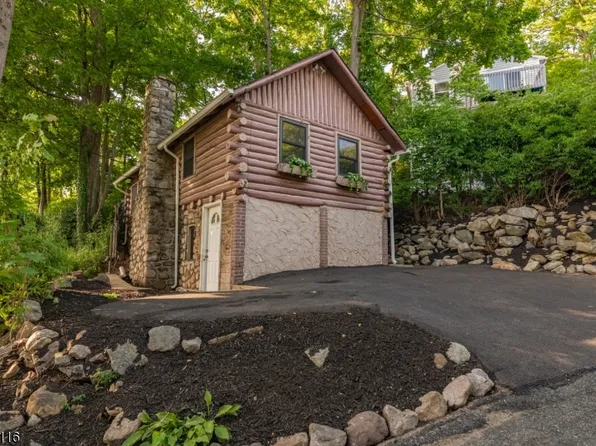 2 Alps Ln, Jefferson Twp., NJ 07849