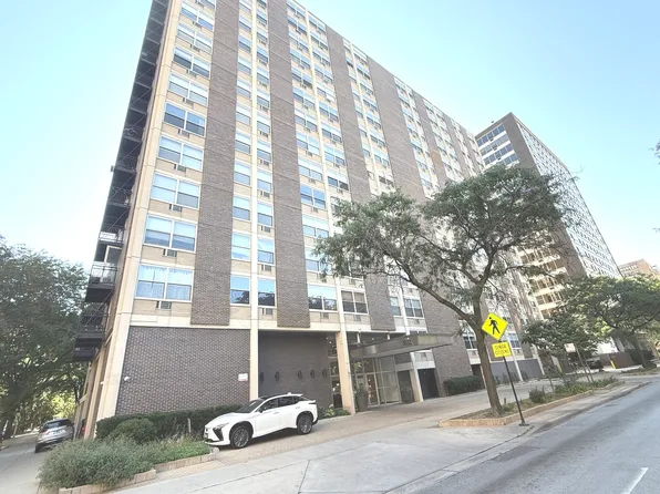 3033 N Sheridan Rd APT 403, Chicago, IL 60657