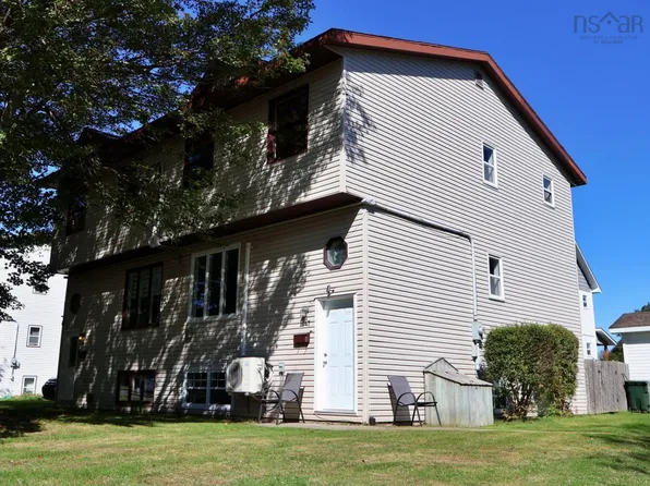 47 Court St #A, North Sydney, NS B2A 2X8