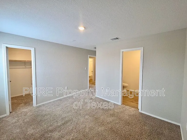 301 Freshwater Dr — Photo 12