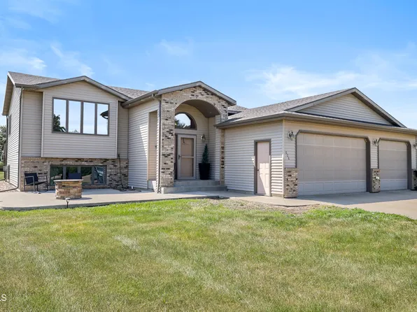 608 Barston Ln, Bismarck, ND 58501