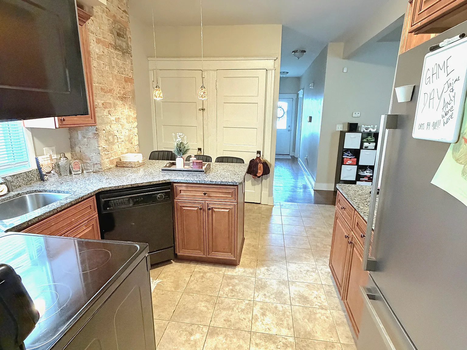 2 bed, 1050 sqft, $1,600 — Photo 4