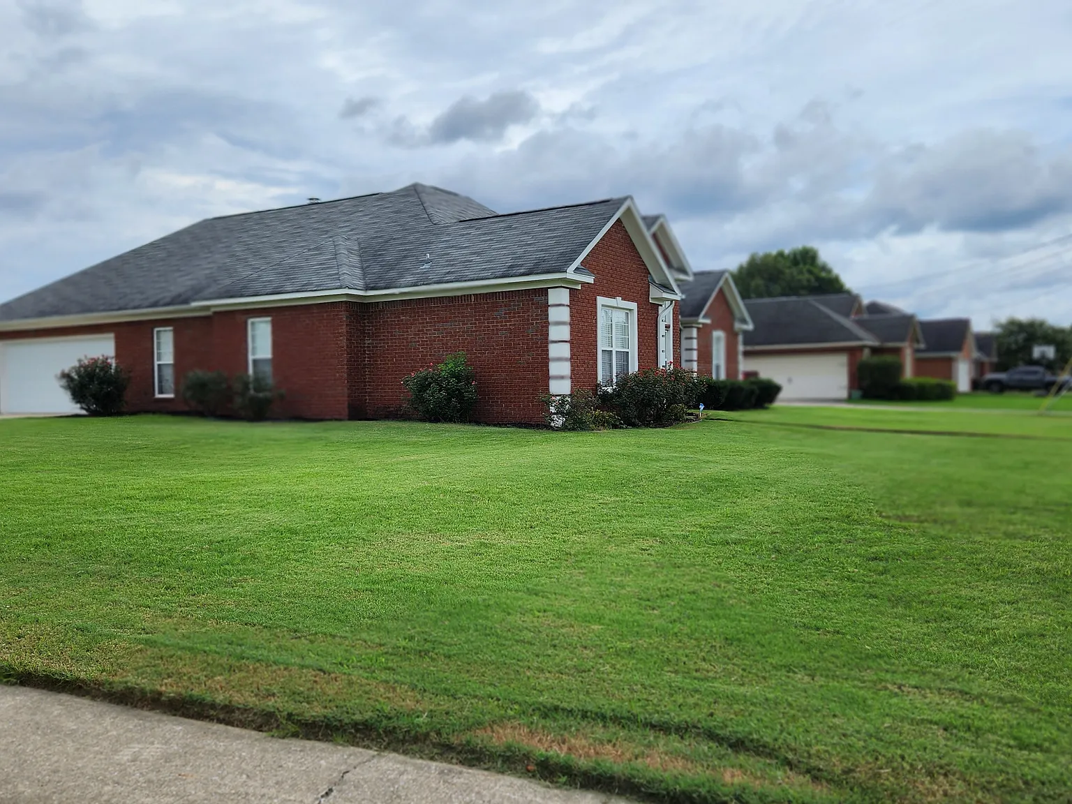 4 bed, 2090 sqft, $2,200 — Photo 2