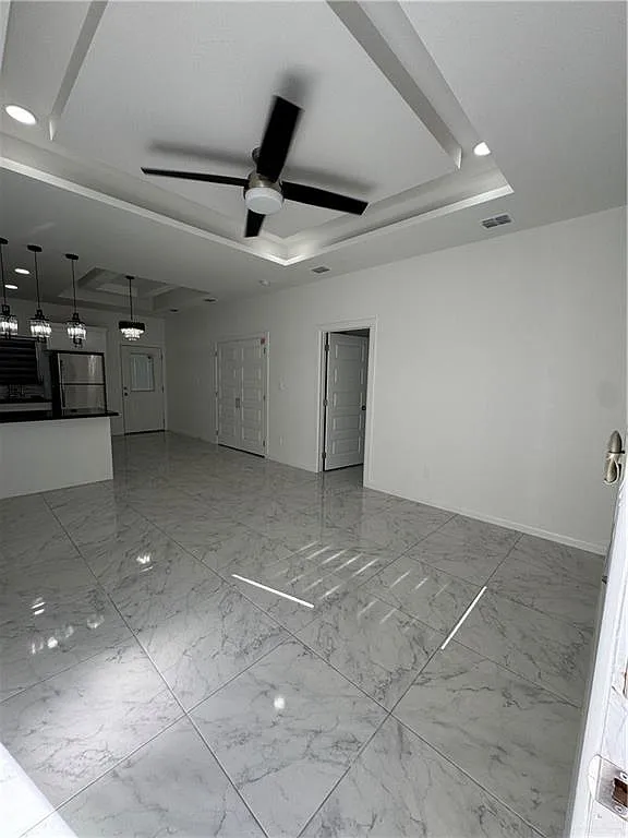 3 bed, 2.0 bath, 1095 sqft, $1,300 — Photo 2
