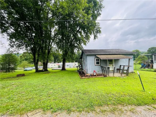 94 E Crystal Lake Way, Elizabeth, WV 26143