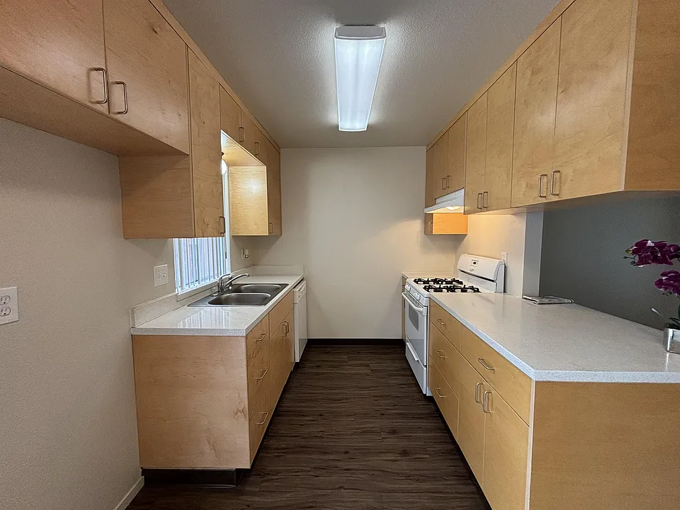 3006 Delta Ave