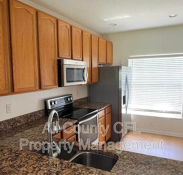 3414 Wilshire Way Rd — Photo 2