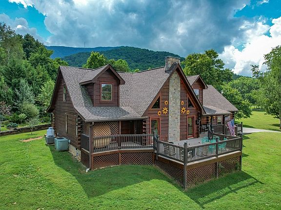 4th image of 3320 Valley Ln