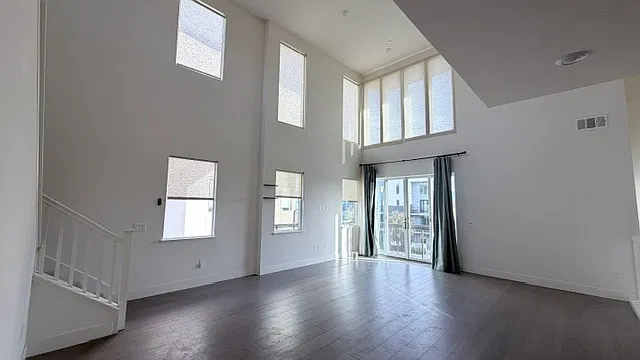 3 bed, 2176 sqft, $5,000 — Photo 1