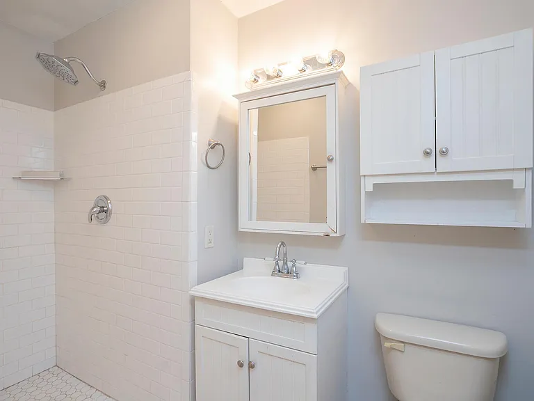 610 Ashley Ct — Photo 32