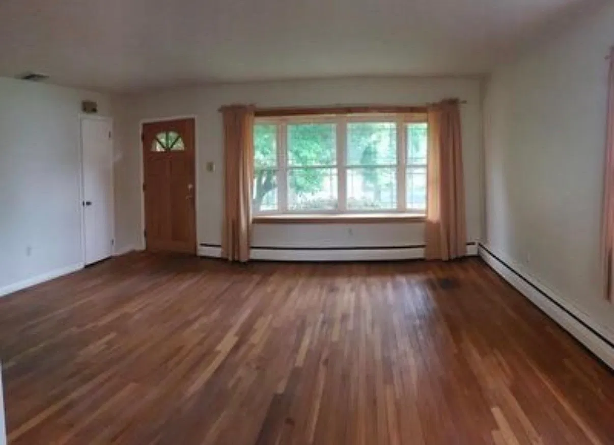 5 bed, 1542 sqft, $2,400 — Photo 4