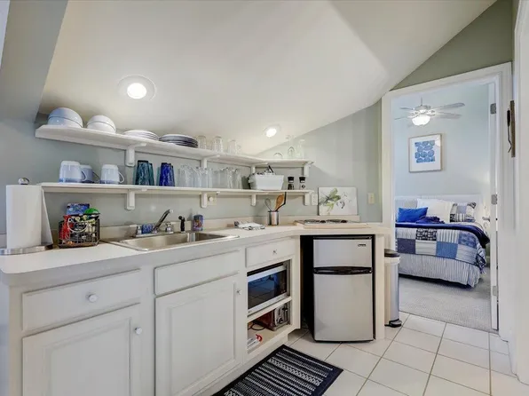 W3216 South Lakeshore DRIVE #213, Lake Geneva, WI 53147