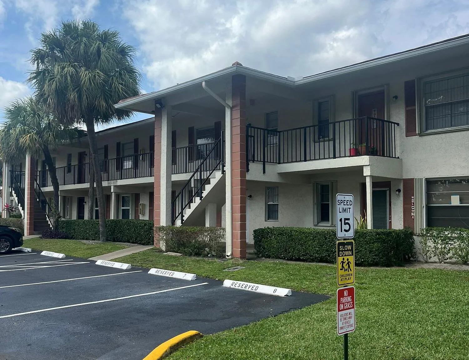 3 bed, 2.0 bath, 972 sqft, $2,400 — Photo 1