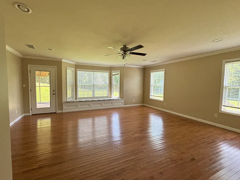 1052 Brownsboro Rd — Photo 13