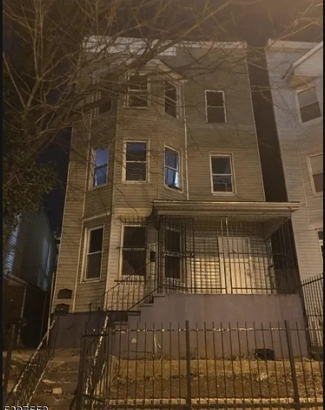 133 Elizabeth Ave — Photo 1