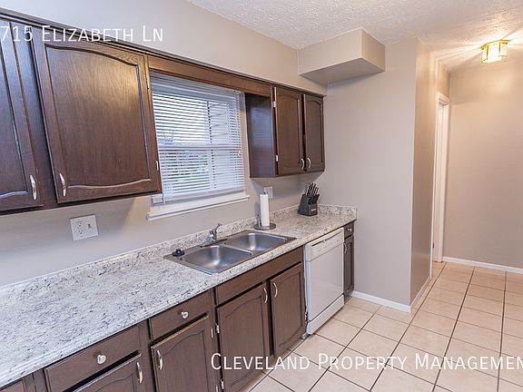5th image of 4715 Elizabeth Ln