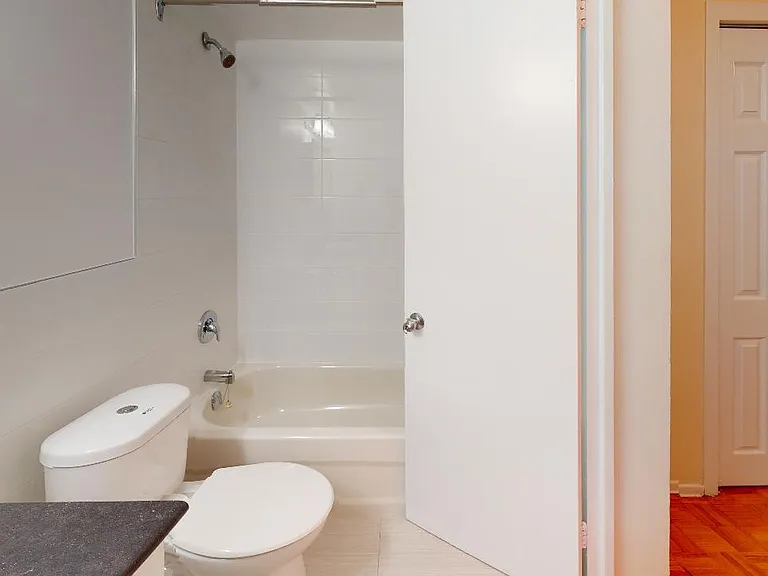 7471 Yonge St — Photo 19