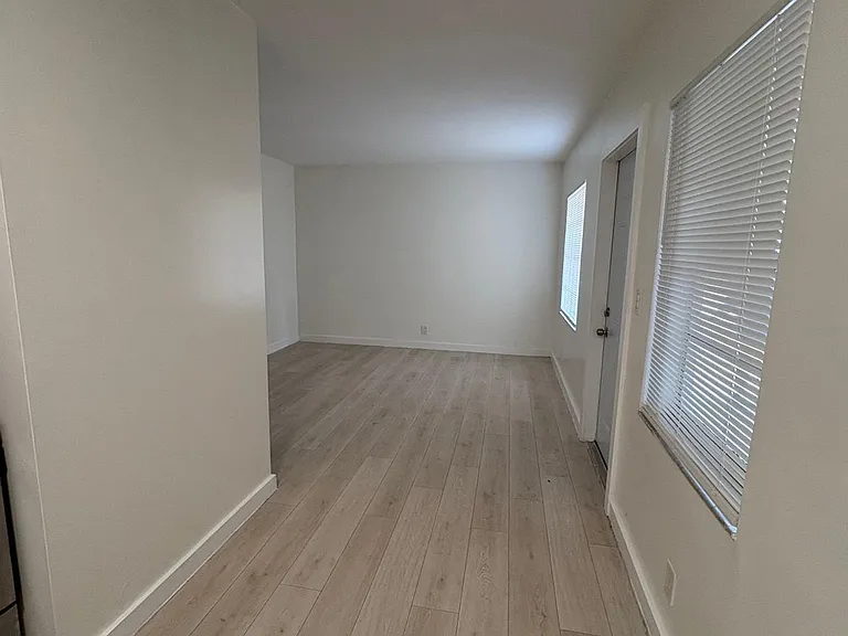 600 NE 46th Ct #5 — Photo 1