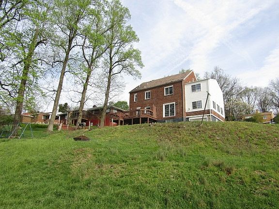 3rd image of 130 Orchard Dr