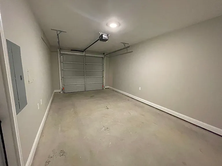 625 E 3rd St #11 — Photo 30