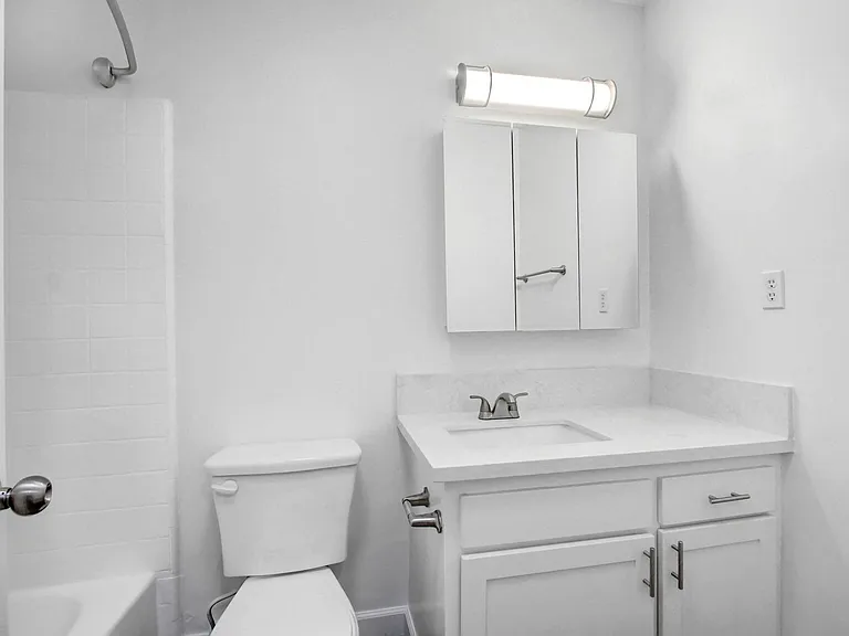 Country Club Apartments — Photo 21