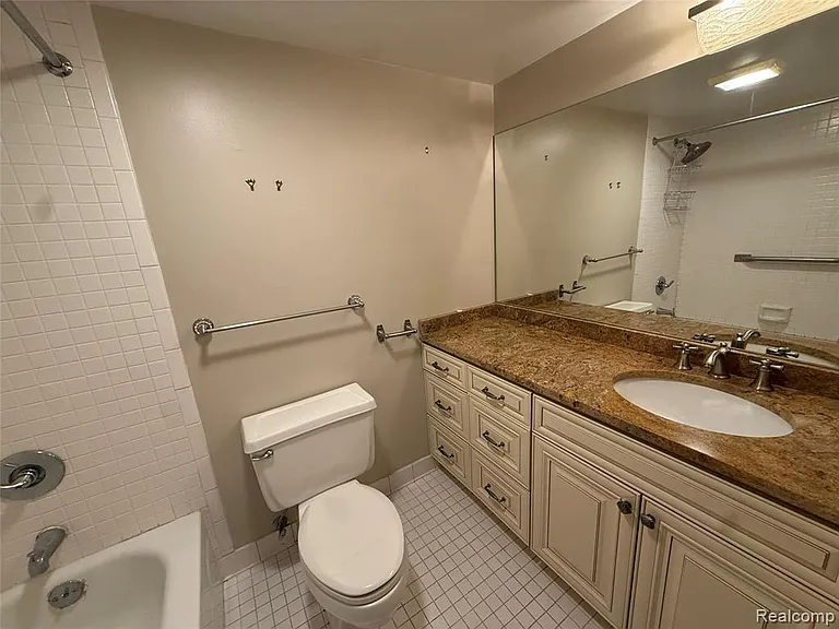 411 S Old Woodward Ave #913 — Photo 7