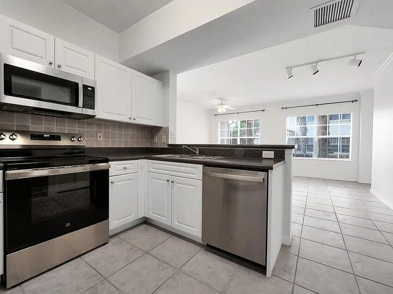 557 SE Prescott Pl — Photo 1