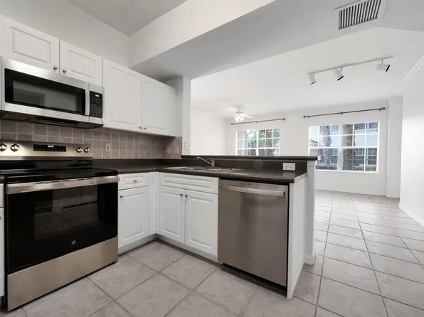 557 SE Prescott Pl, Stuart, FL 34994