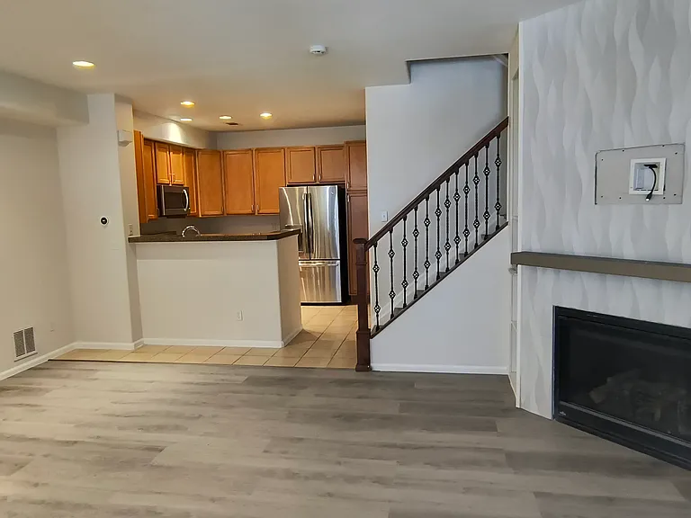 8385 Stonybridge Cir — Photo 5