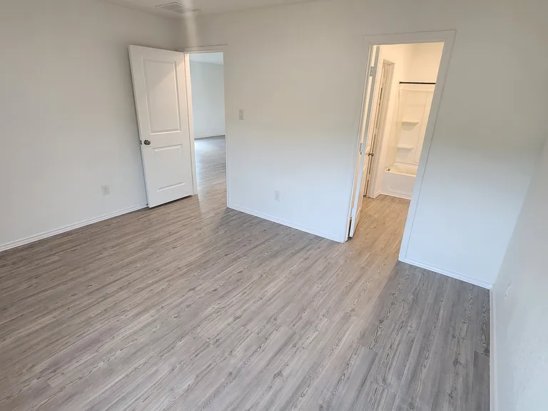 2815 Charpak Dr — Photo 28