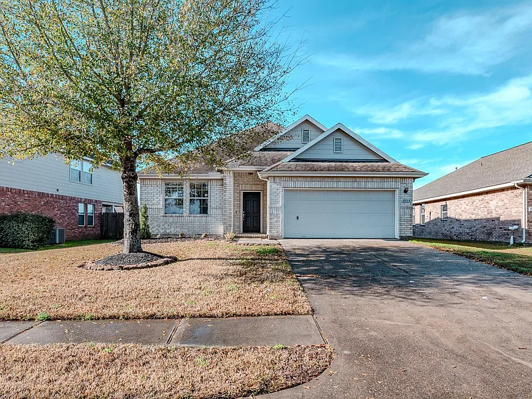 8515 Holly Spring Ln — Photo 4