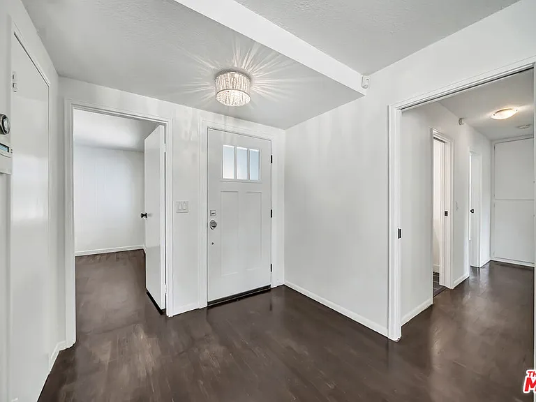 23008 Hamlin St — Photo 14