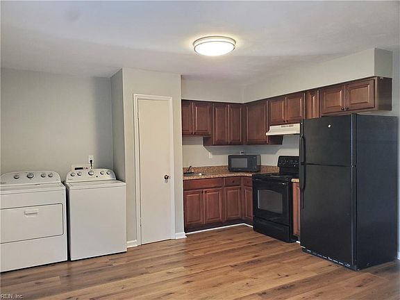 5th image of 1352 Picadilly St #B