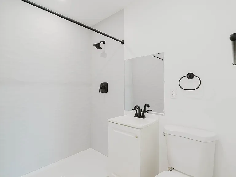 5648 1/4 Cartwright Ave — Photo 12