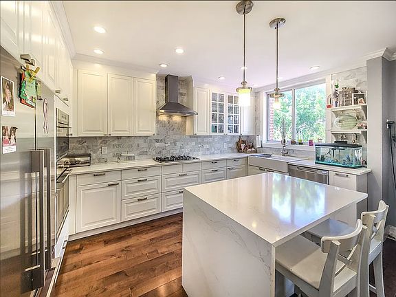 5th image of 3250 46th St #1