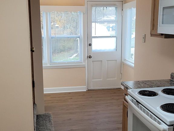 4th image of 15546 Portage St