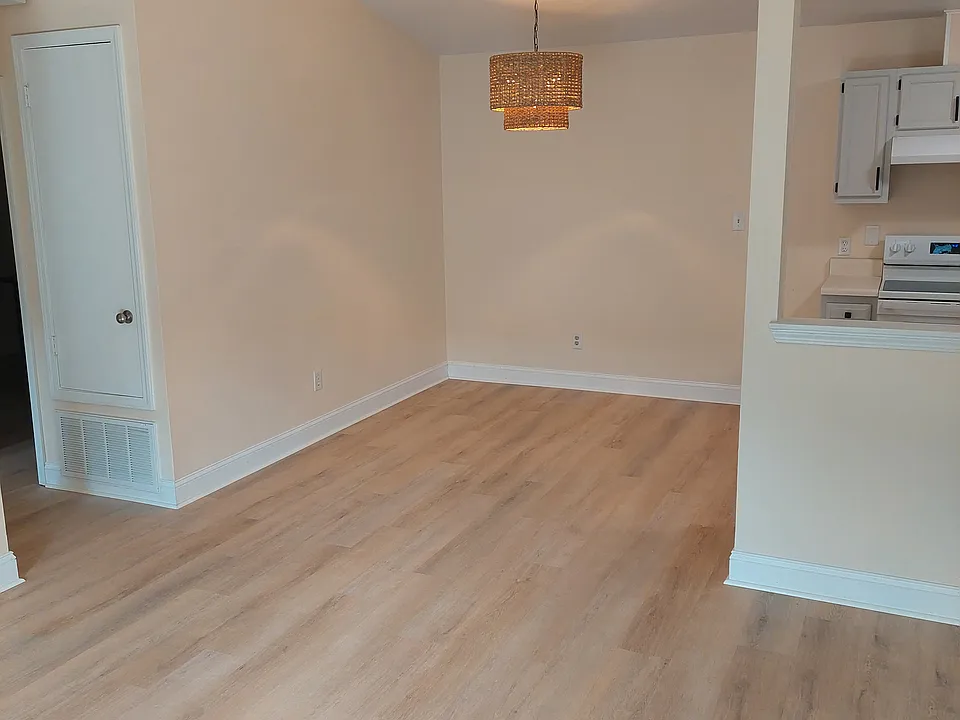 1286 Sanibel Ln