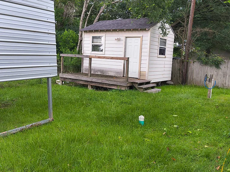1742 FM 1844 — Photo 12