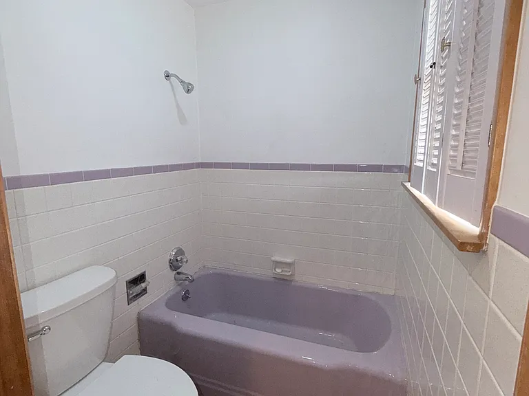 216 S Poplar St — Photo 5