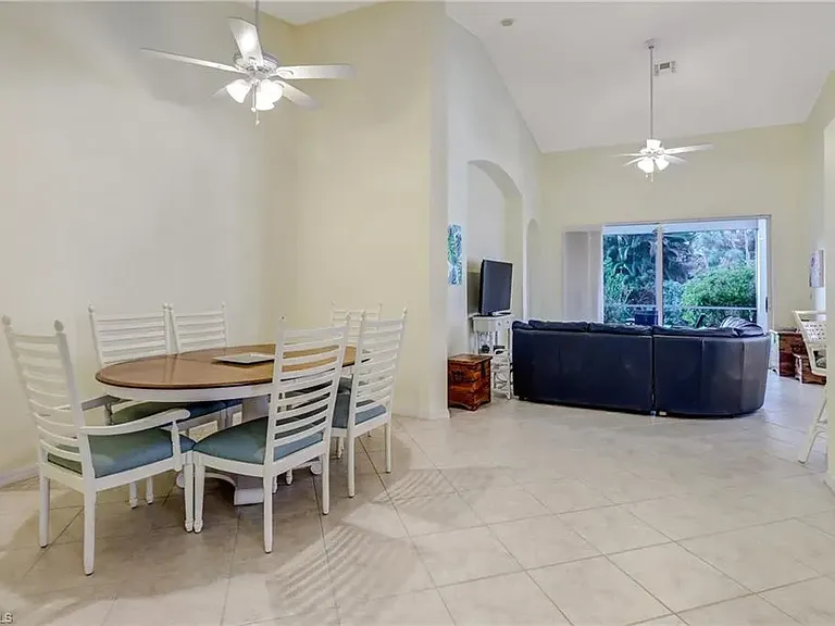 913 Fairhaven Ct — Photo 8