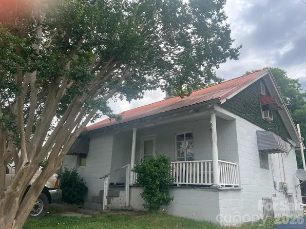 157 Quaker Rd, Mount Airy, NC 27030