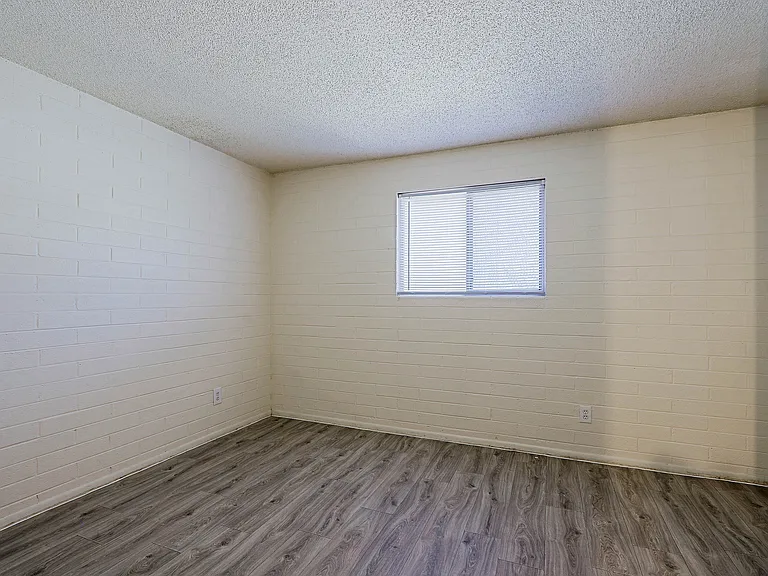 Ambassador West Apartments — Photo 12