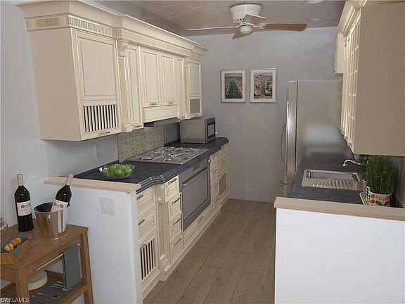 5th image of 333 Harbour Dr APT 204
