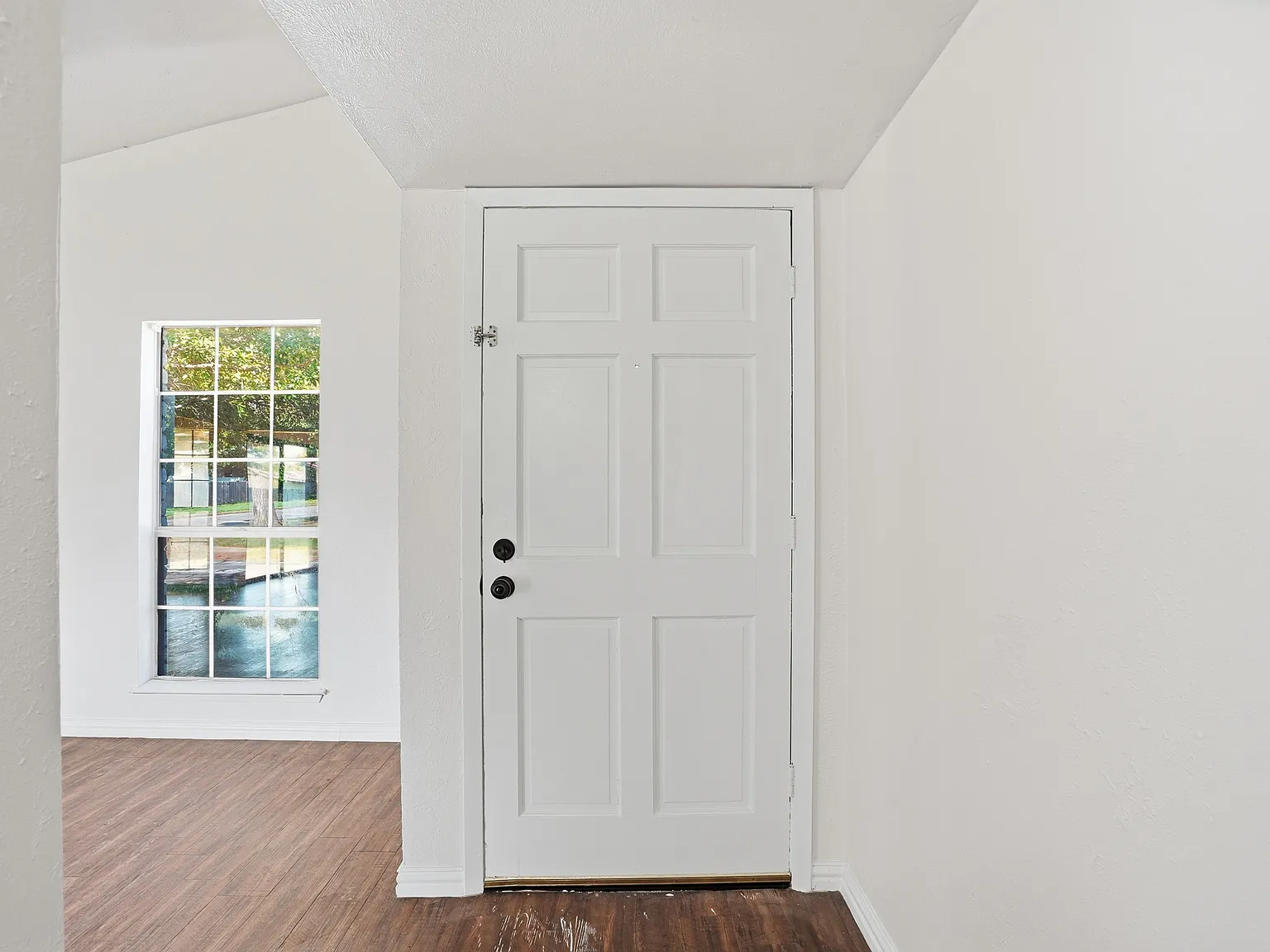3 bed, 1585 sqft, $2,100 — Photo 4